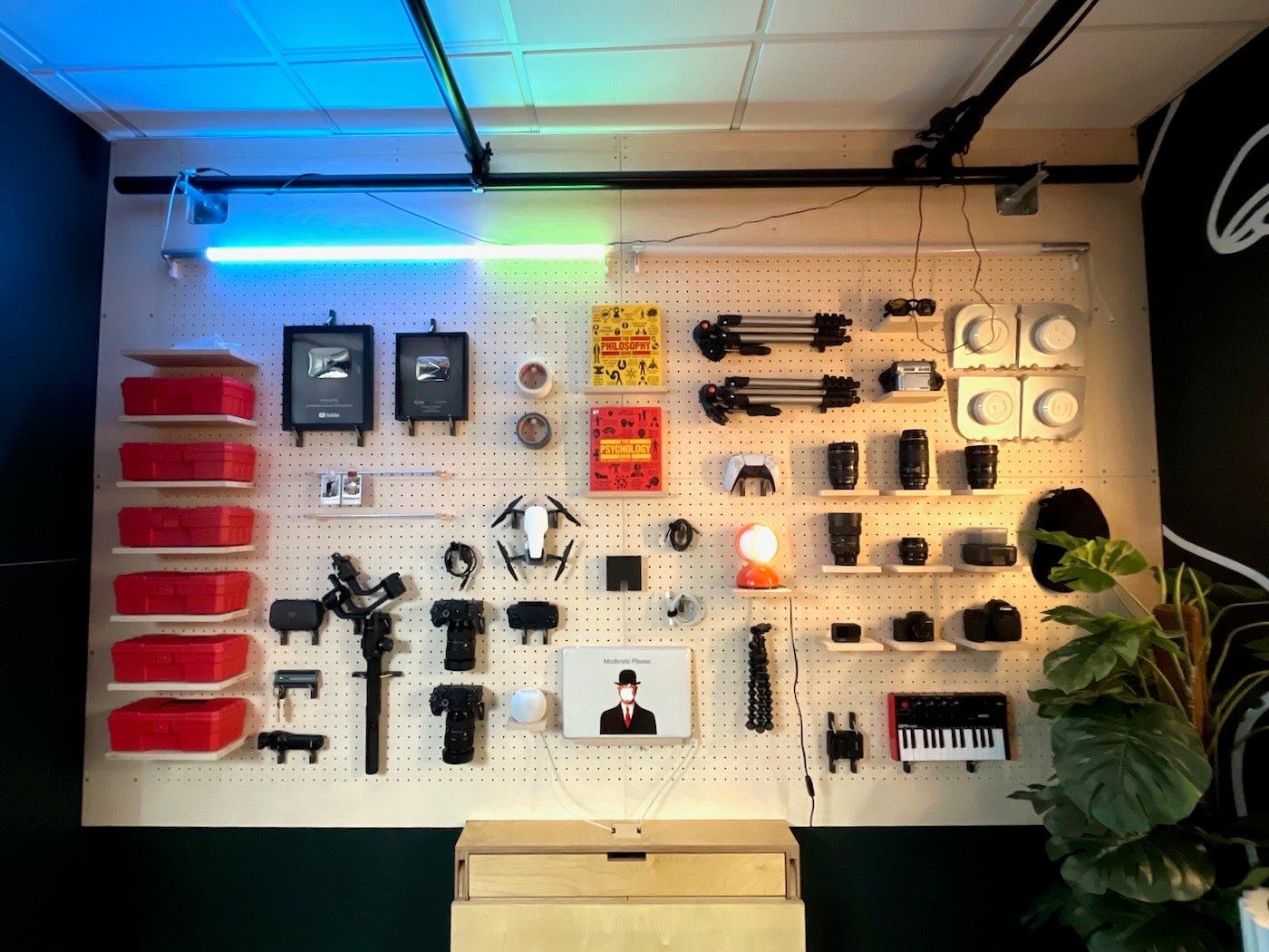 Les secrets d’un Studio Vidéo Pegboard chez Cyrus North - Aire
