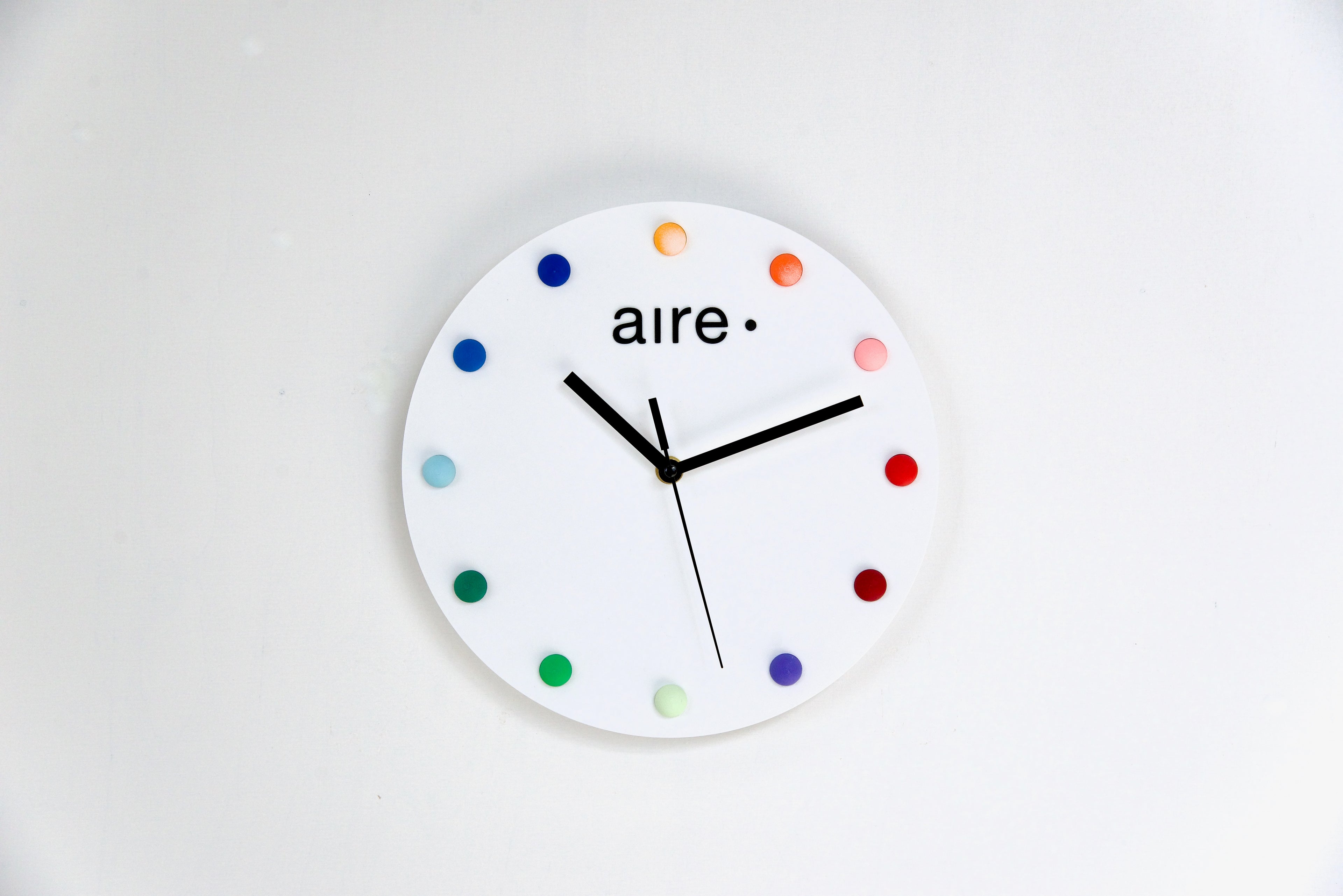 Horloge Minimaliste colorée Aire