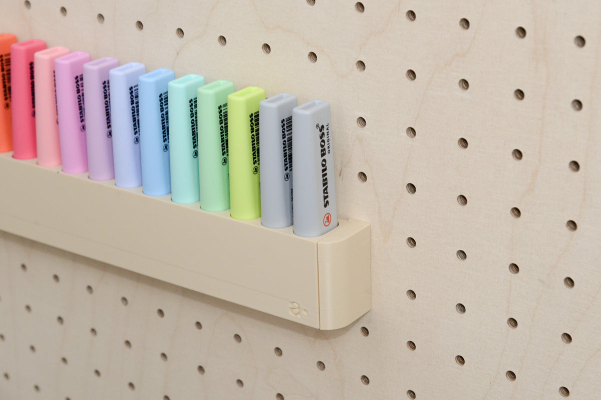 Detail van de wandhouder voor markeerstiften aan een pegboard - Aire
