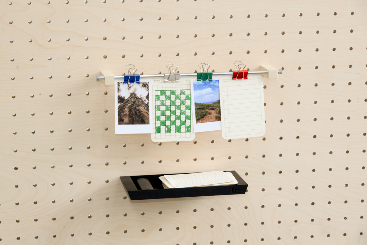 Fotohouder – poster- en kaarthouder met metalen stang voor pegboard