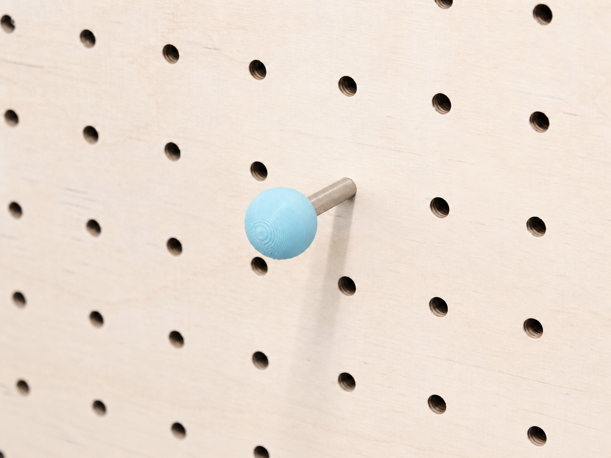 Tourillon coloré bleu ciel pour pegboard – Aire