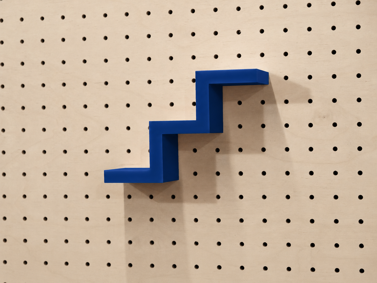 Estante escalera para pegboard – portaobjetos minimalista impreso en 3D