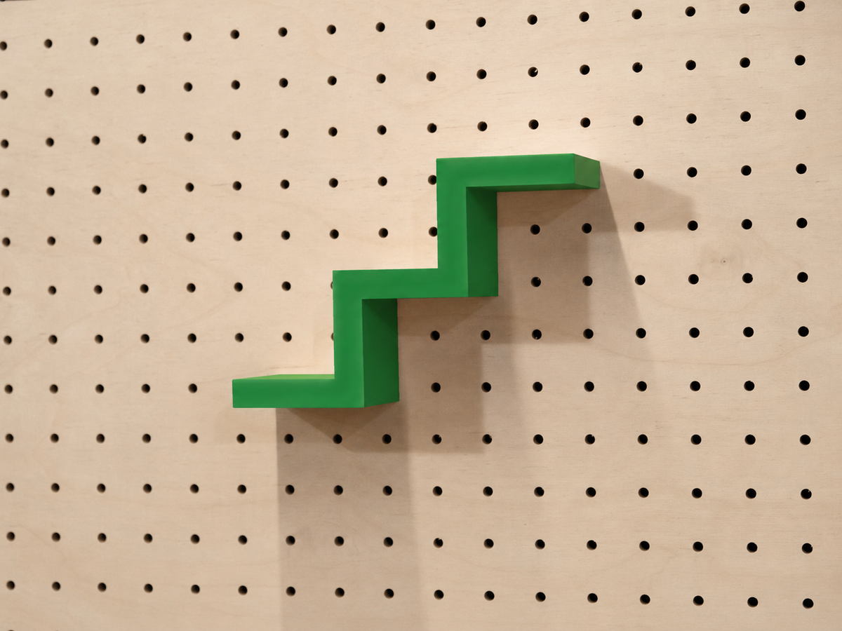 Estante escalera para pegboard – portaobjetos minimalista impreso en 3D