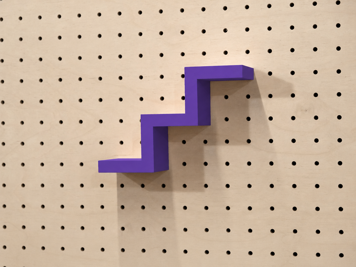 Estante escalera para pegboard – portaobjetos minimalista impreso en 3D