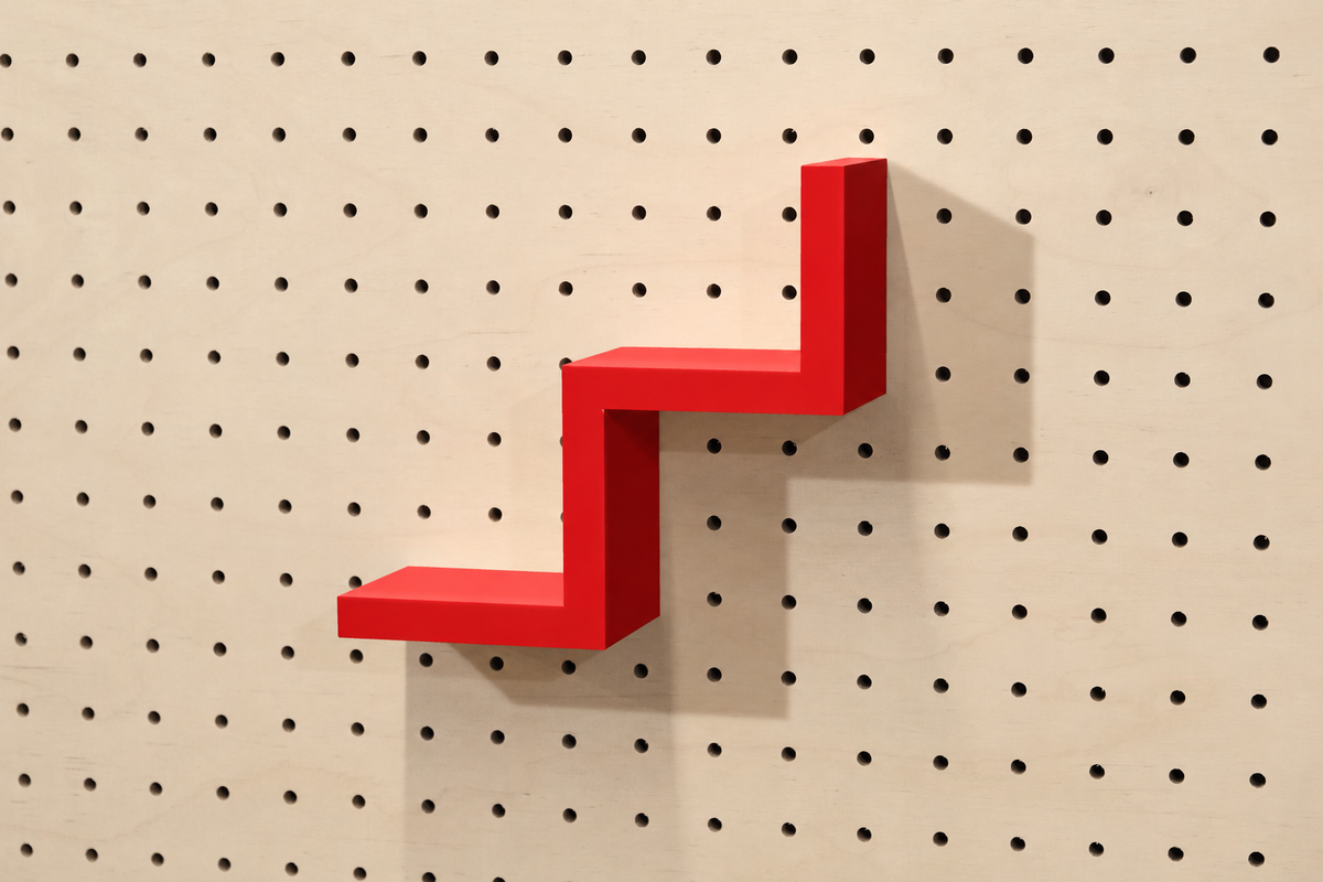 Estante escalera para pegboard – portaobjetos minimalista impreso en 3D