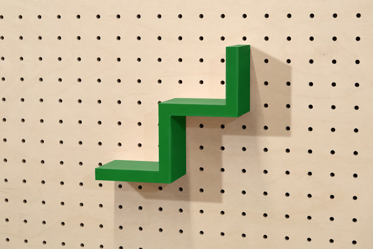 Estante escalera para pegboard – portaobjetos minimalista impreso en 3D