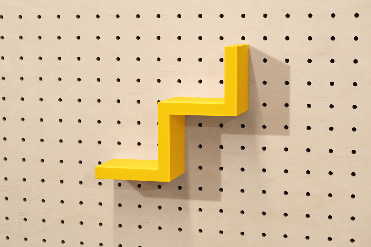 Estante escalera para pegboard – portaobjetos minimalista impreso en 3D