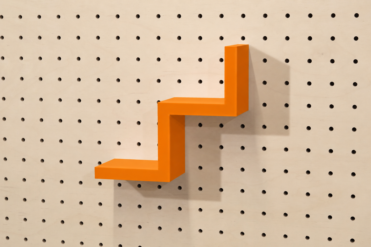 Estante escalera para pegboard – portaobjetos minimalista impreso en 3D
