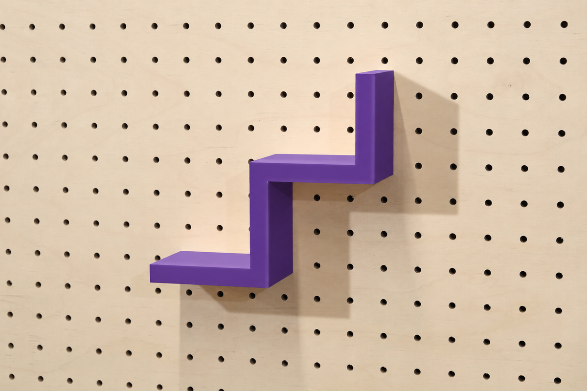 Estante escalera para pegboard – portaobjetos minimalista impreso en 3D