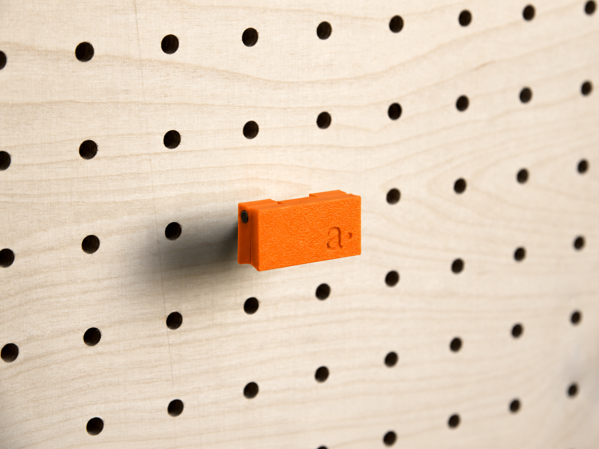 Pince photo magnétique pour pegboard – clip aimanté mural panneau perforé