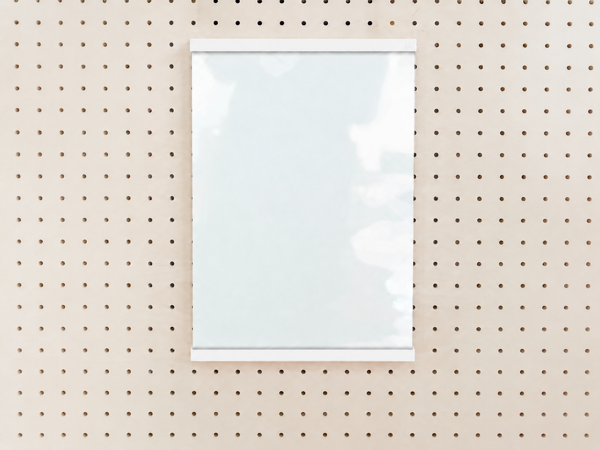 Porte-affiche en plexi pour pegboard – support d'information mural