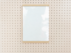 Porte-affiche en plexi pour pegboard – support d'information mural