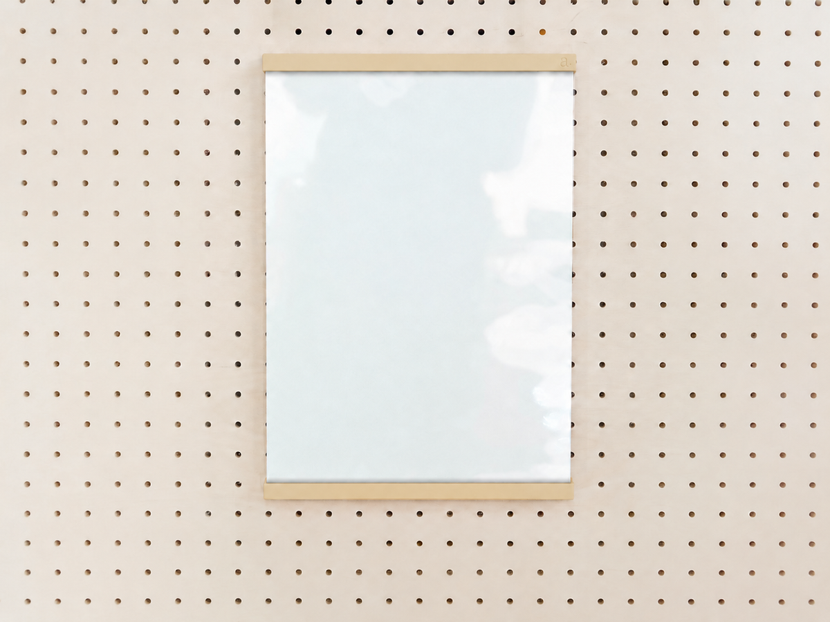 Porte-affiche en plexi pour pegboard – support d'information mural