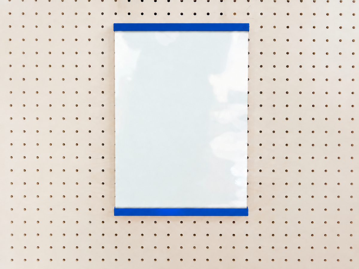 Porte-affiche en plexi pour pegboard – support d'information mural