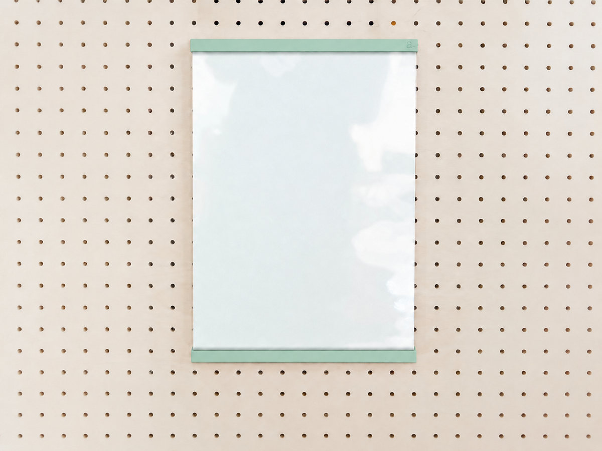 Porte-affiche en plexi pour pegboard – support d'information mural
