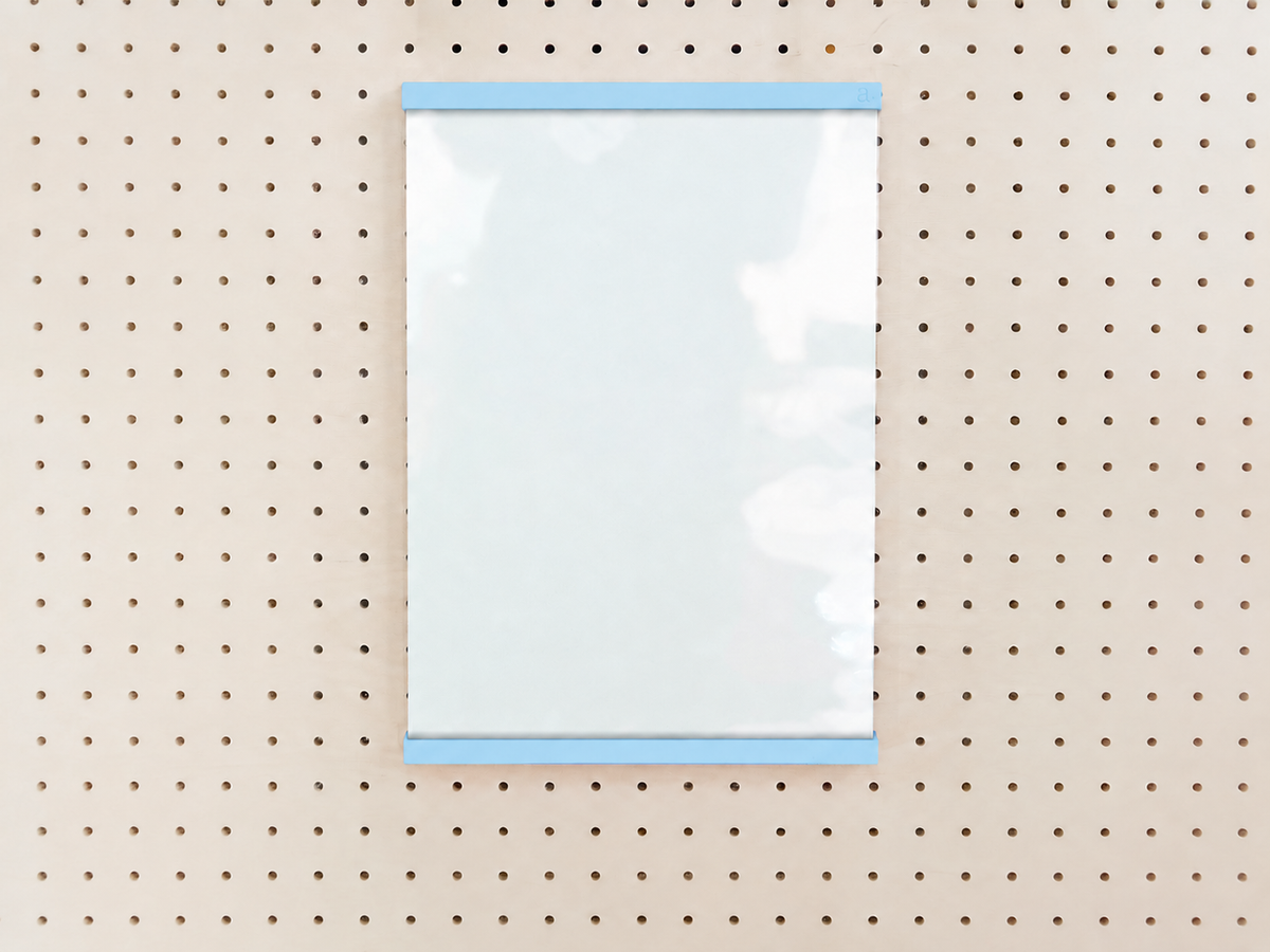 Porte-affiche en plexi pour pegboard – support d'information mural