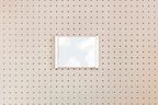 Porte-affiche en plexi pour pegboard – support d'information mural