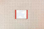 Porte-affiche en plexi pour pegboard – support d'information mural