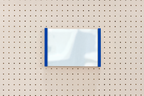 Porte-affiche en plexi pour pegboard – support d'information mural