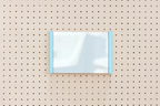 Porte-affiche en plexi pour pegboard – support d'information mural