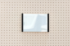 Porte-affiche en plexi pour pegboard – support d'information mural