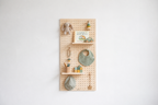 Pegboard aire dans une chambre de bébé