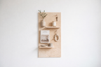 Pegboard aire au design épuré dans un intérieur minimaliste