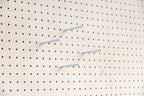 Pasador de color para pegboard – vista de cerca del recubrimiento – Aire