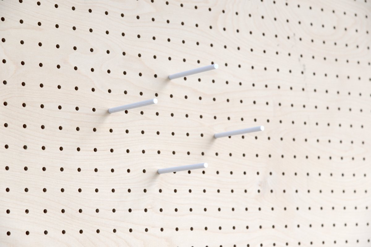 Goupille colorée pour pegboard – vue rapprochée de la gaine – Aire