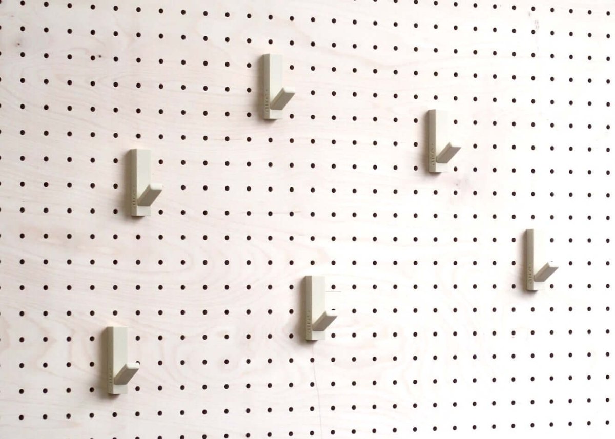 Patère bicolore - Porte manteau minimaliste coloré - accessoire pour pegboard - Aire -  - 5