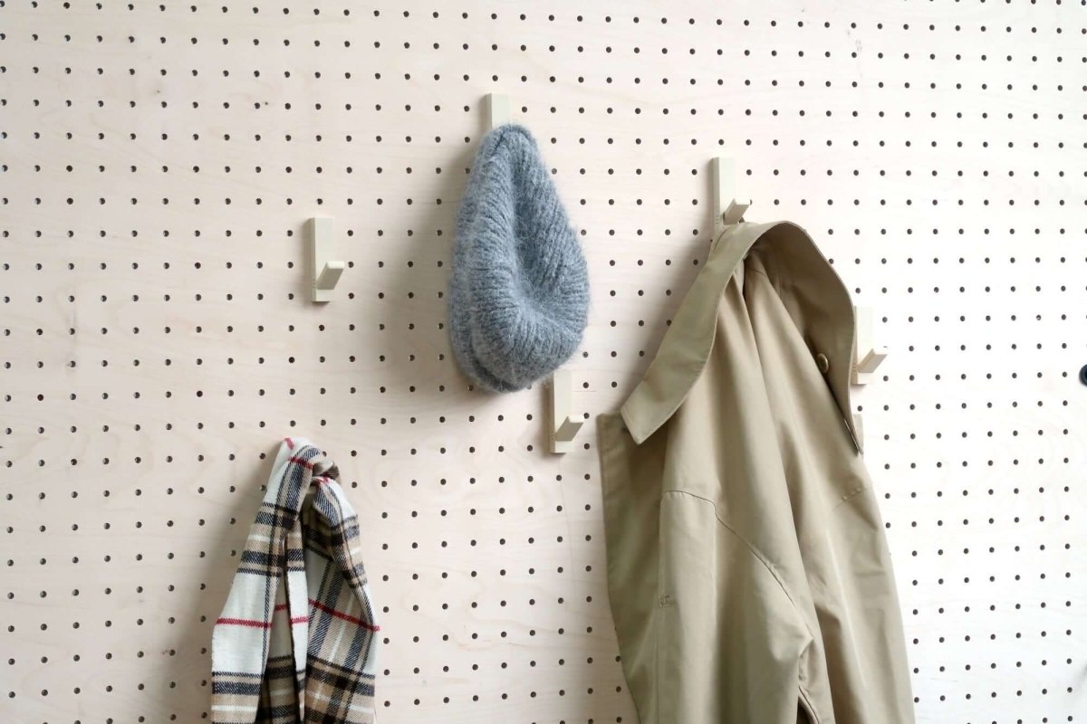 Patère bicolore - Porte manteau minimaliste coloré - accessoire pour pegboard - Aire -  - 2