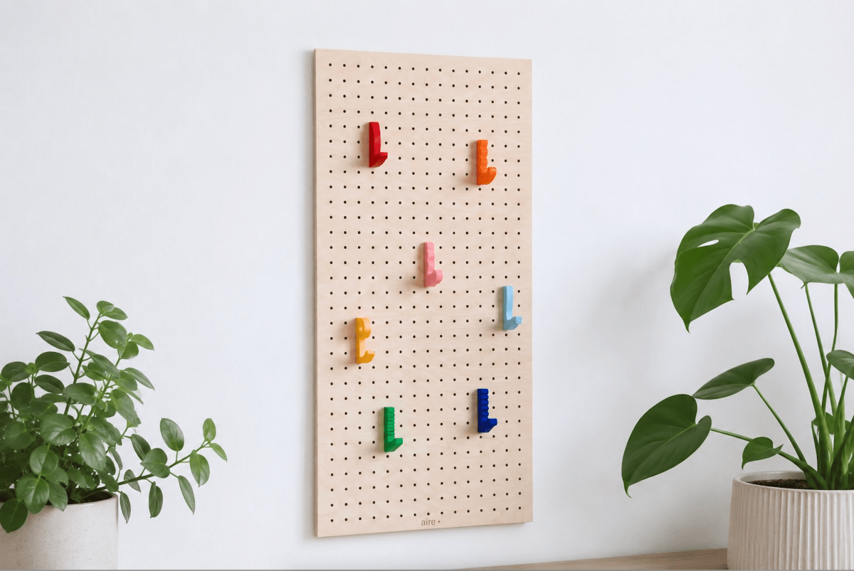 Porte manteau mural pegboard en bois – 7 patères colorées - Aire -  - 4