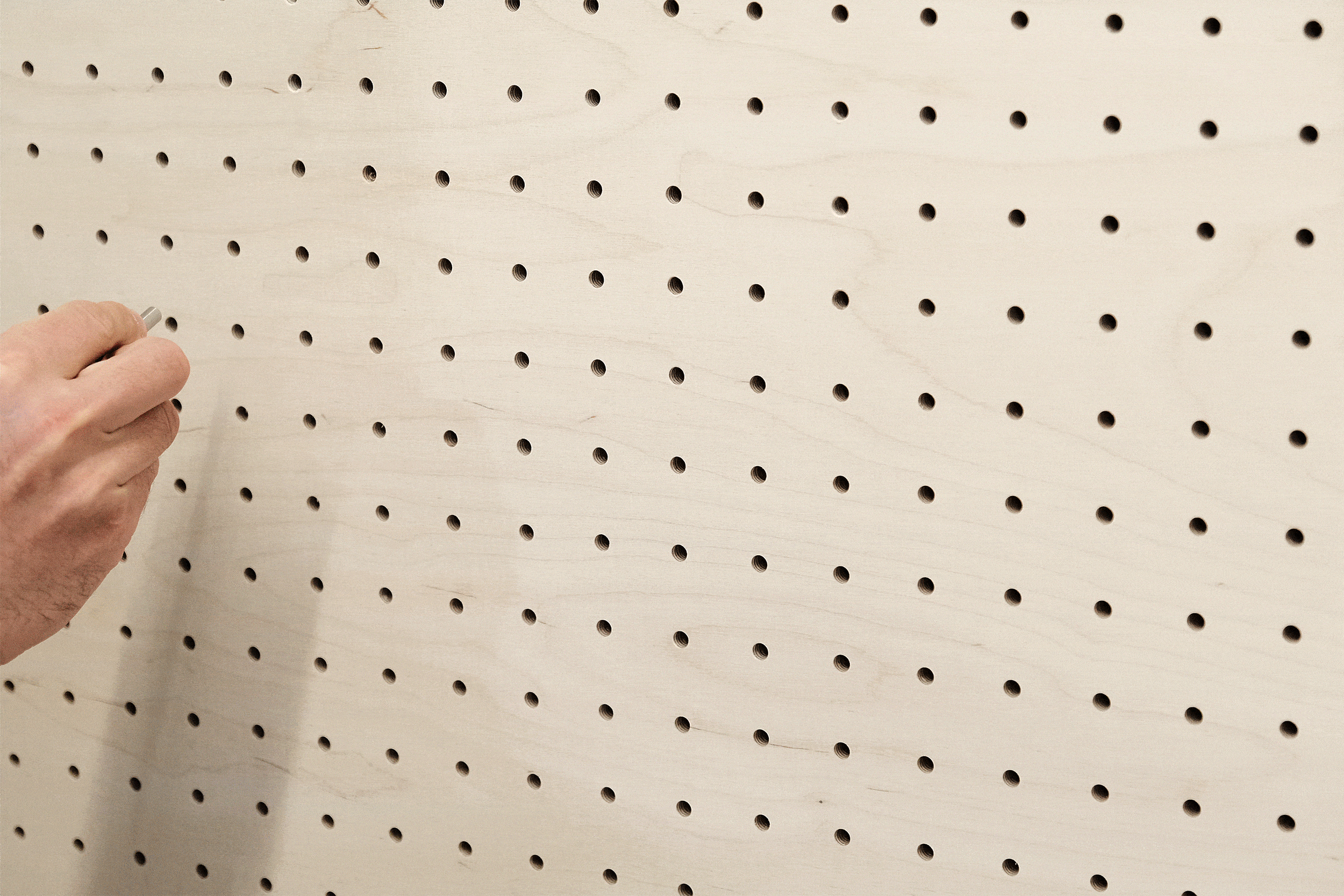 Porte photos mural en bois - Porte affiches et porte cartes - Barre métallique - Quark